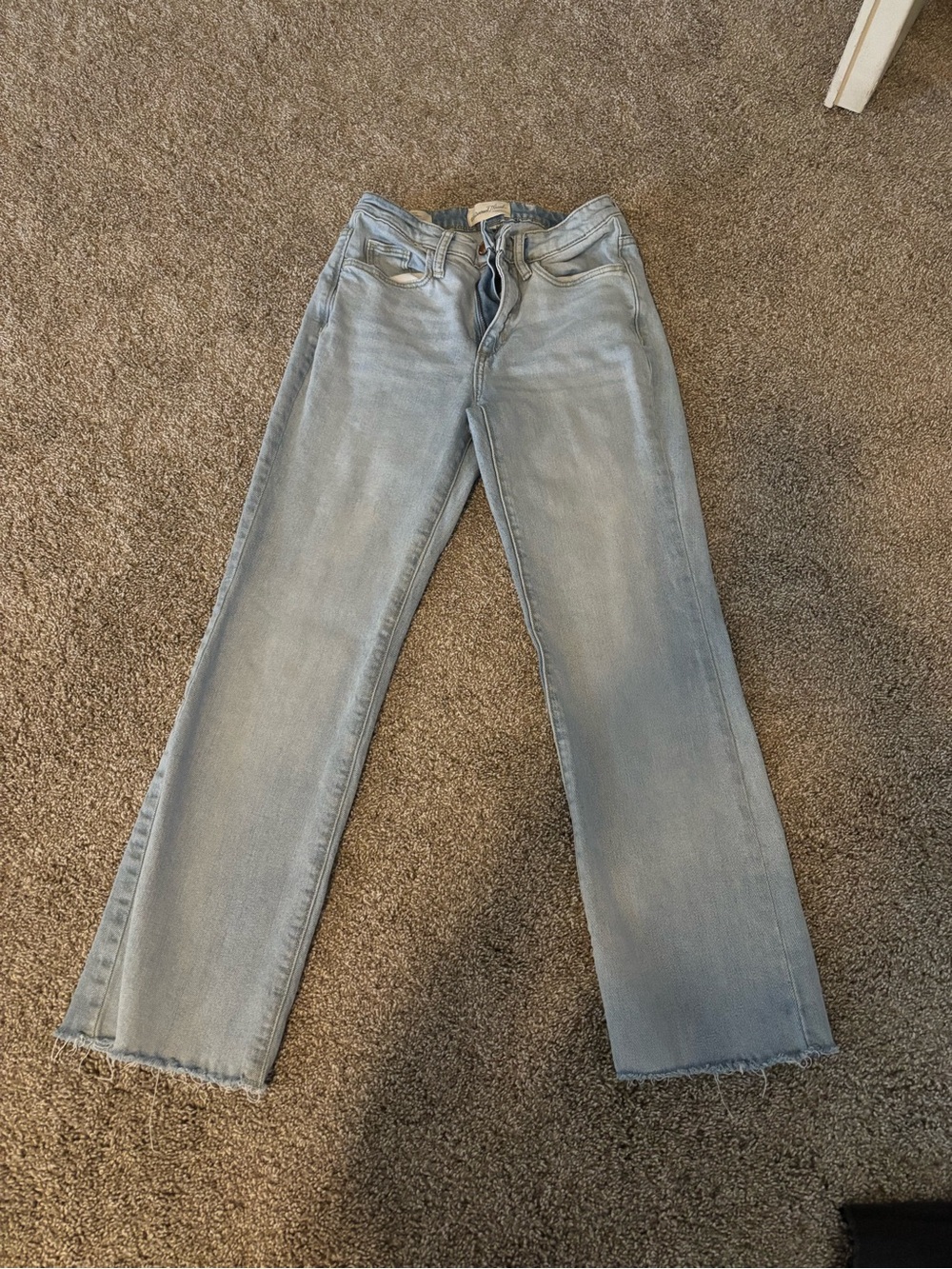 Universal Thread Light Wash High-Rise Jeans - Picture 2 of 3